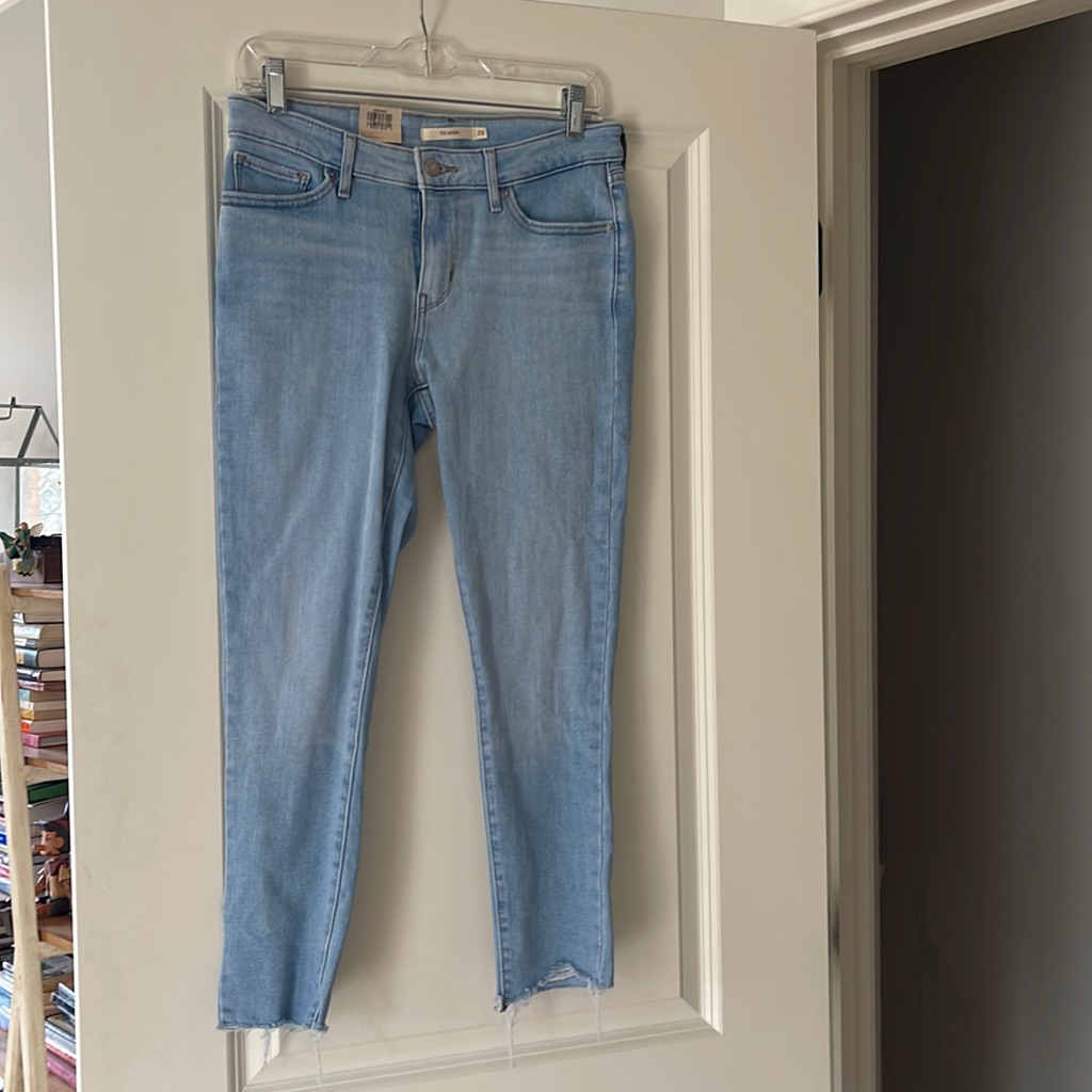 Brand New 711 Skinny Levis Size 6 Short W28L26 Brand New 711 Skinny Levis Size 6 Short W28L26